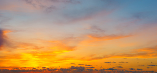 Fototapeta na wymiar Cloudy sky and bright sun rise over the horizon.