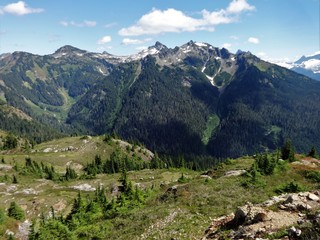 Fototapeta na wymiar A panoramic view of Goat mountain in the North Cascades in summer
