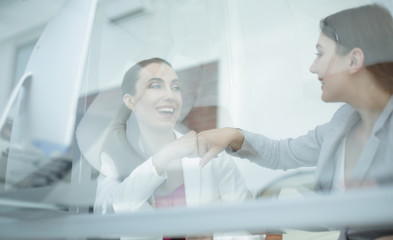 Obraz premium behind the glass.colleagues celebrate their success