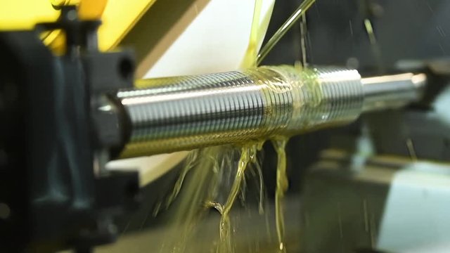 Thread cutting with oil lubrication. CNC machine metalworking.