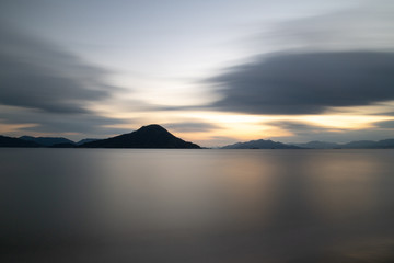 広島湾の静かな海の夕景