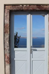 Puerta al mar en Santorini 