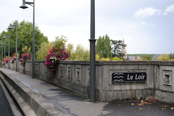 Stone bridge crossing the river le Loir