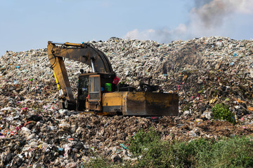 Working machinery Lap on a large dump