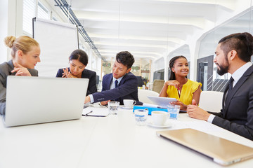 Obraz premium Business people in workshop