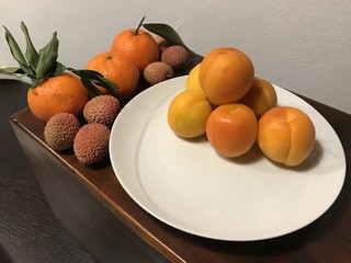 Albicocche lichies mandarini