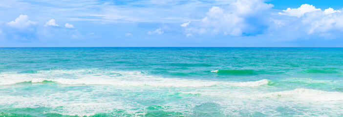 Obraz premium Beautiful view of sea vawes. Tropical landscape. Panorama