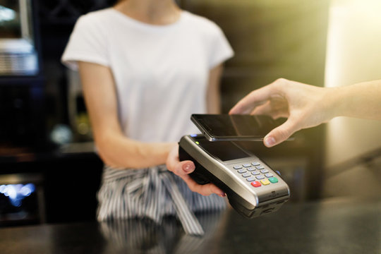 Payment transaction with smartphone
