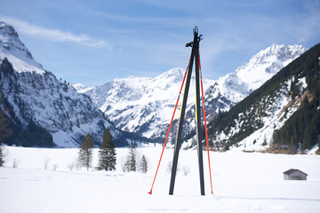 Ski Langlauf und Stöcke Skifahrer mit Alpenpanorama4