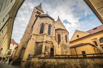 Der dritte Burghof der Prager Burg in Sommer in Prag, Tschechische Republik