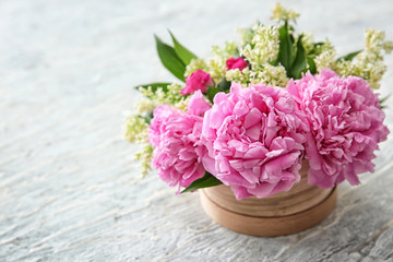 Obraz na płótnie Canvas Gift box with beautiful flowers on table
