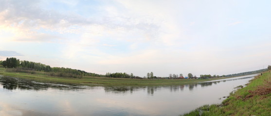 Fototapeta na wymiar panorama of the spring river