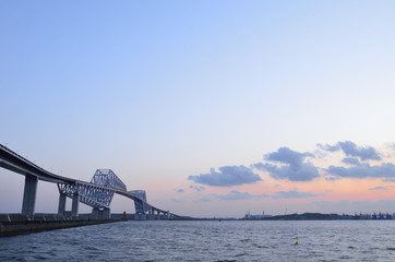 夕日の東京ゲートブリッジ