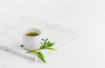 Groene thee In witte kop Witte achtergrond aroma