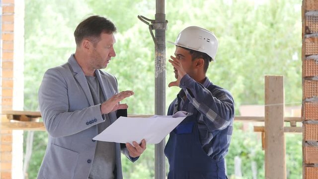 Foreman meets with an employee at a construction site