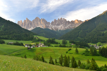 Obraz premium Santa Maddalena in Val di fumes, Italy