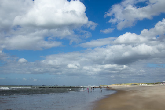 Storm op strand, Holland, Zeeland