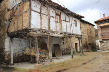 Fototapeta na wymiar Casa tradicional antigua