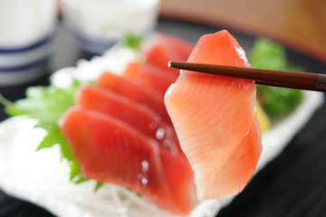 カツオの赤身の刺身