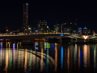 Fototapeta na wymiar lights on brisbane river at night