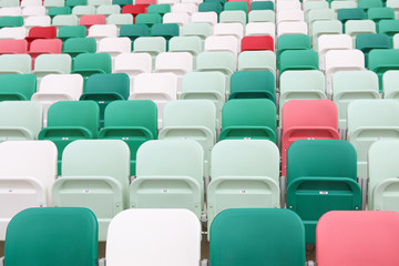 Naklejka premium Wielokolorowe siedzenia dla kibiców na stadionie