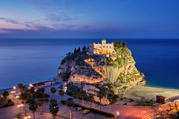 Tropea, Santa Maria dell'Isola al tramonto