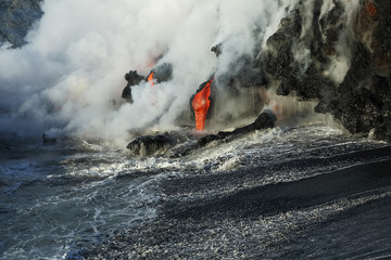 Fototapeta na wymiar Lava flows from the Kilauea volcano