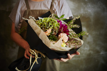 Making flower bouquet 