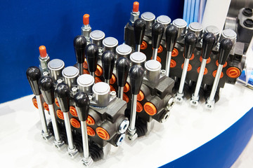 Directional control valves for hydraulic