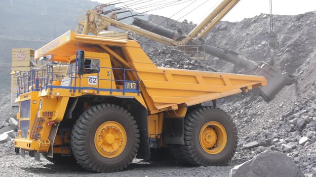 loading of iron ore 12