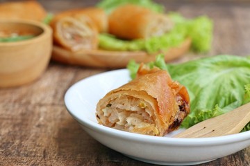 Spring roll with dipping sauce