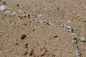 Microplastik am Strand