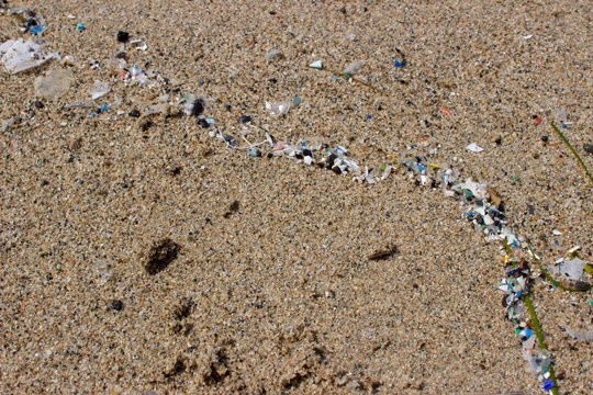 Microplastik am Strand