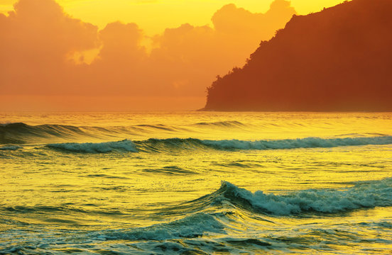 Fototapeta Hawaiian beach at sunrise