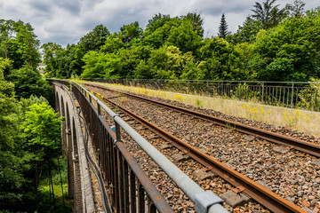 Fototapeta na wymiar Viaduc et chemin de fer à Charbonnières-les-Bains et Dardilly