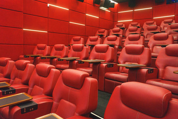 Obraz premium Movie theater empty auditorium with red leather comfortable chair