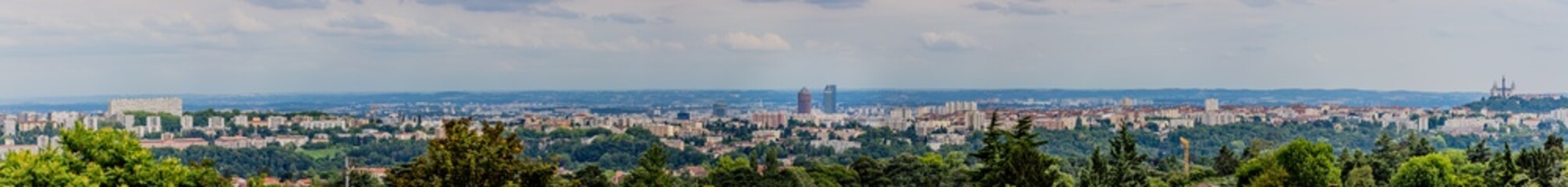 Fototapeta na wymiar Panorama de Lyon et environs depuis Saint-Cyr-au-Mont-d'or