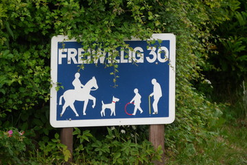 Verkehrsberuhigte Zone freiwillig 30 - Reiter mit Pferd, Hund, Kind, Senior