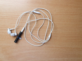headphones with white wire