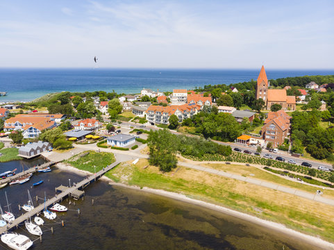 Deutschland, Mecklenburg-Vorpommern , Landkreis Rostock, Slzhaff, Wismarer Bucht, Halbinsel Wustrow, Ostseebad Rerik, Luftaufnahme, Strand , Hafen und Rerik