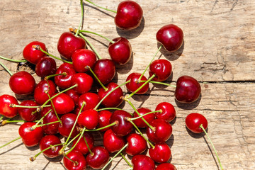 Obraz na płótnie Canvas Fresh ripe cherries on rustic wooden table. Top view
