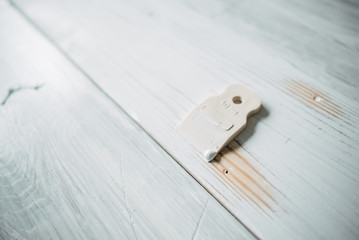 Removing paint from the surface of the tree. Preparation of boards before impregnation with varnish. Application of putty.