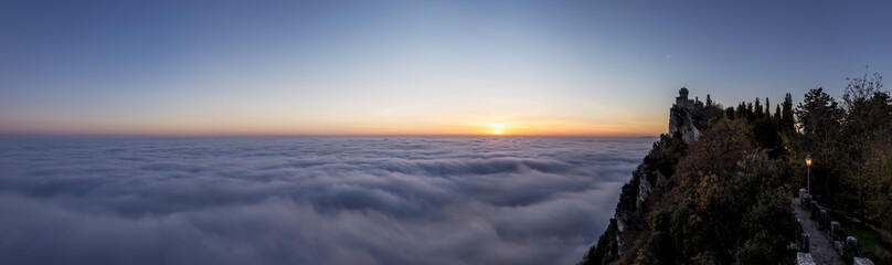 Fototapeta na wymiar Tower of San Marino over the cloud