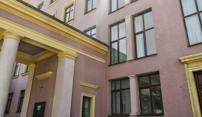 Obraz premium Fragment of the old big building. Old palace. Architectural heritage. Classic architecture. Architectural heritage. Architectural background