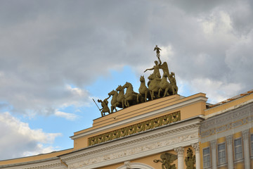 Obraz premium The triumphal chariot on Arch of the General Staff.