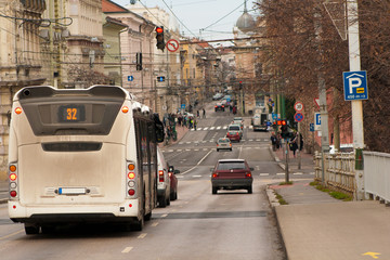 Fototapeta na wymiar Szene im täglichen Straßenverkehr in Szeged, einer schönen Stadt in Südeuropa, Ungarn