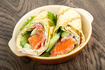Salmon bread roll