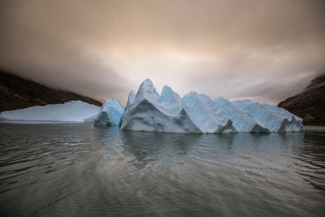 Góry lodowe na Grenlandii - 209775871
