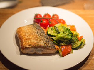 Fried salmon and tomatoes with vegetables