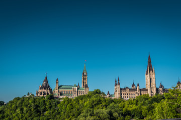 Naklejka premium OTTAWA, ONTARIO / CANADA - JUNE 16 2018: OTTAWA PARLIAMENT BUILDINGS VIEW ON SUMMER DAY